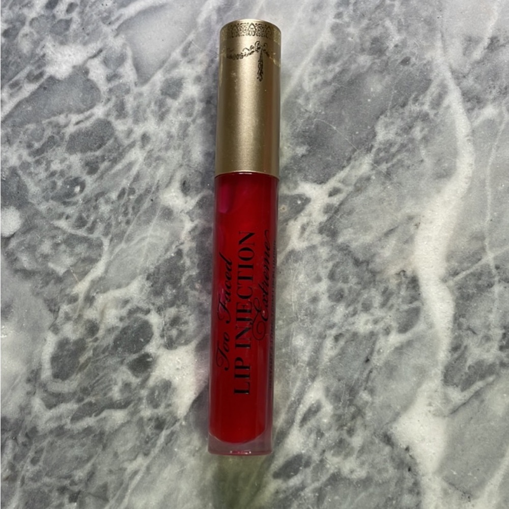 New Too Faced Lip Injection Strawberry Kiss